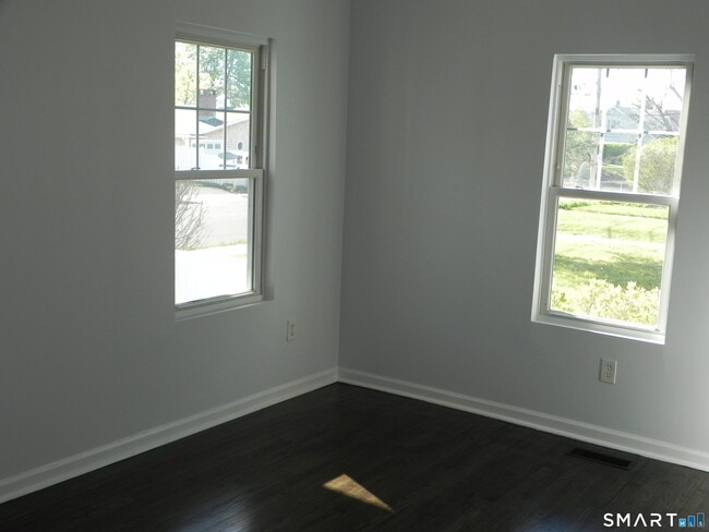 Building Photo - 10 Hawkins Ave