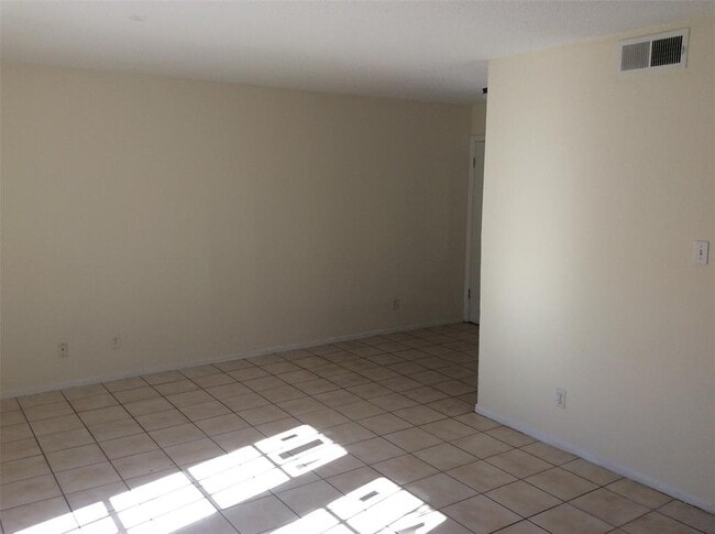 Building Photo - 1833 Wooten Park Dr