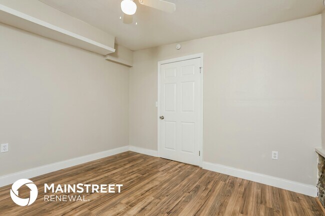 Building Photo - 1567 Lavilla St