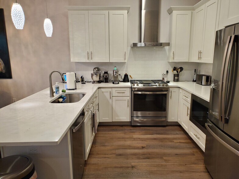 Kitchen - 112 Kara Lake Dr