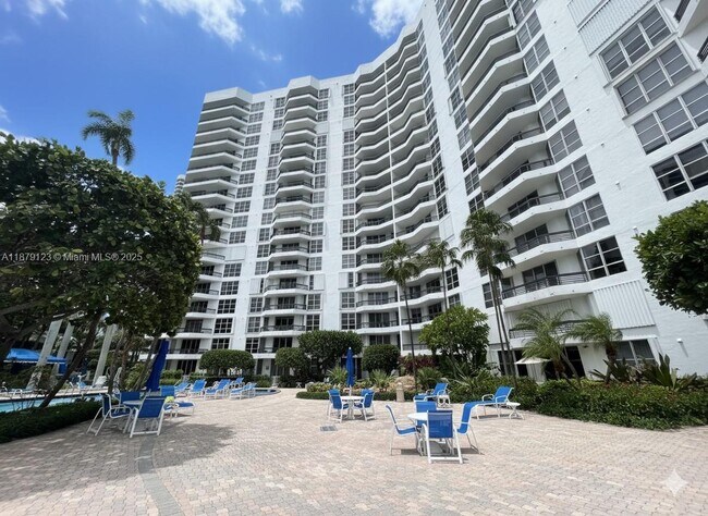 Building Photo - 3600 Mystic Pointe Dr