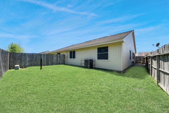 Building Photo - 16423 Monte Carlo Ln