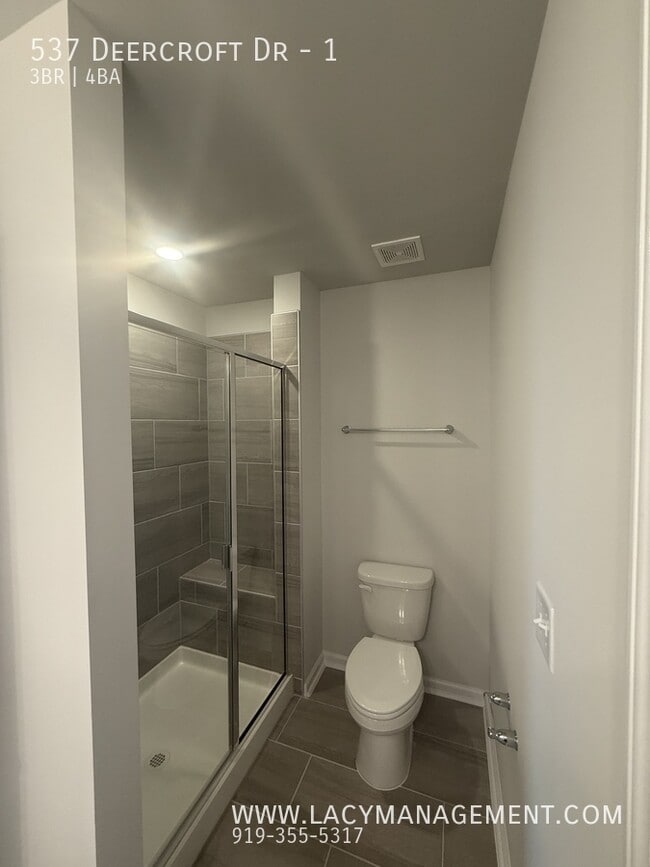Building Photo - 537 Deercroft Dr