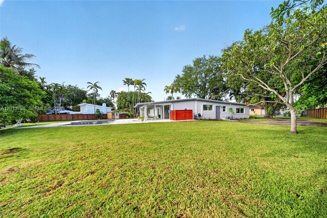 Building Photo - 11665 W Biscayne Canal Rd