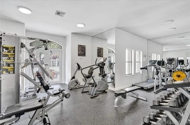 Building Photo - 550 S Park Rd