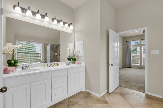 Building Photo - 12938 Buchanan Oaks Ln