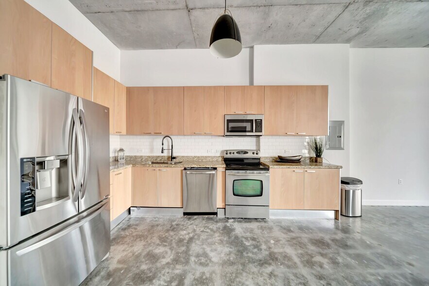 Building Photo - 2100 Van Buren St