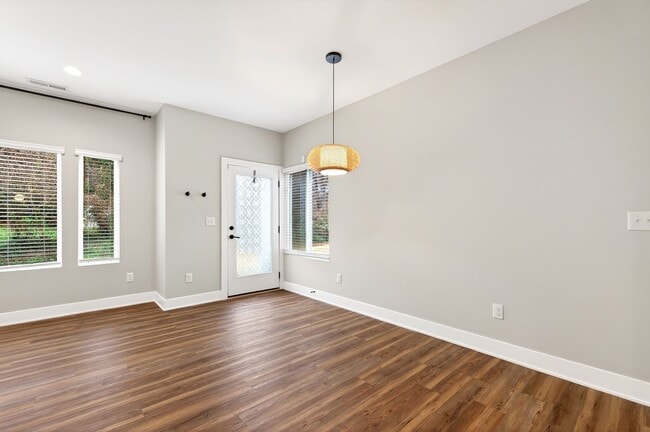 Building Photo - Modern 3BR Townhome in Millbank Village!