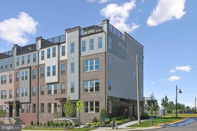 Building Photo - 8638 Lovelace St