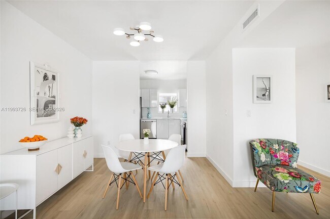 Building Photo - 9881 E Bay Harbor Dr