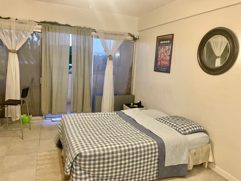 Building Photo - 351 E Thomas Rd