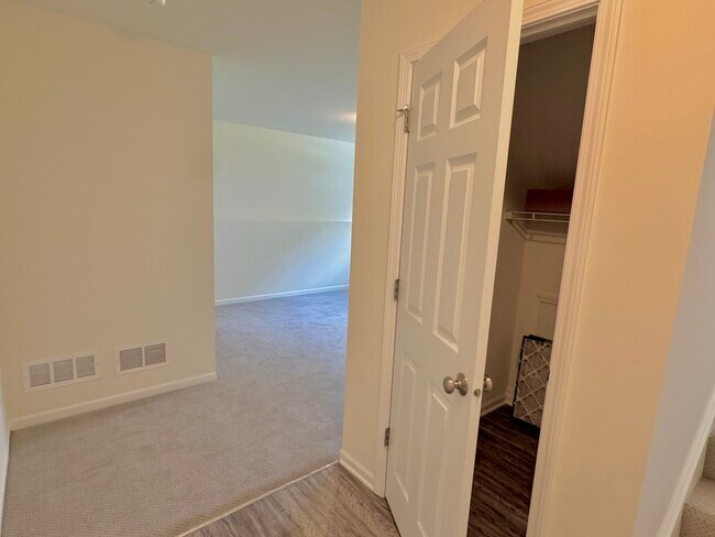 Building Photo - 4431 Monroe Ct