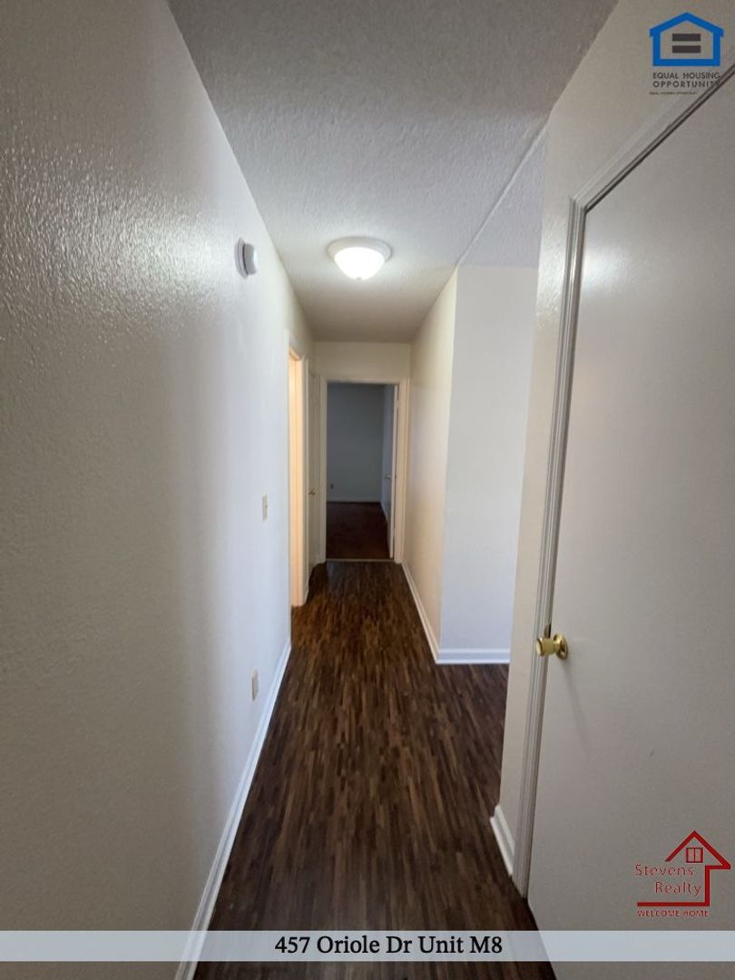 Building Photo - 457 Oriole Dr
