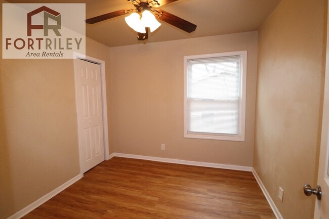 Building Photo - Spacious rental home!