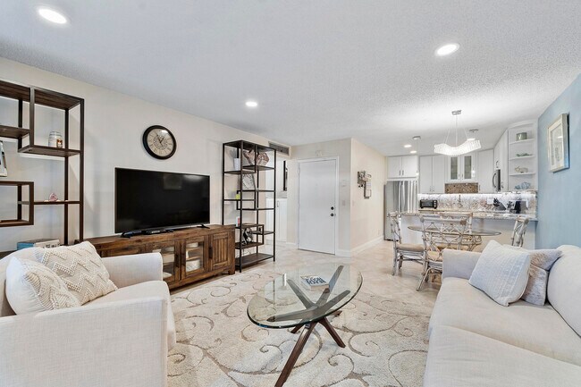 Building Photo - 250 S Ocean Blvd