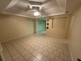 Building Photo - 2201 N Dahlia St