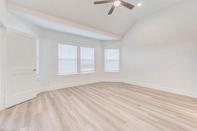 Building Photo - 21734 Persian Lk Dr