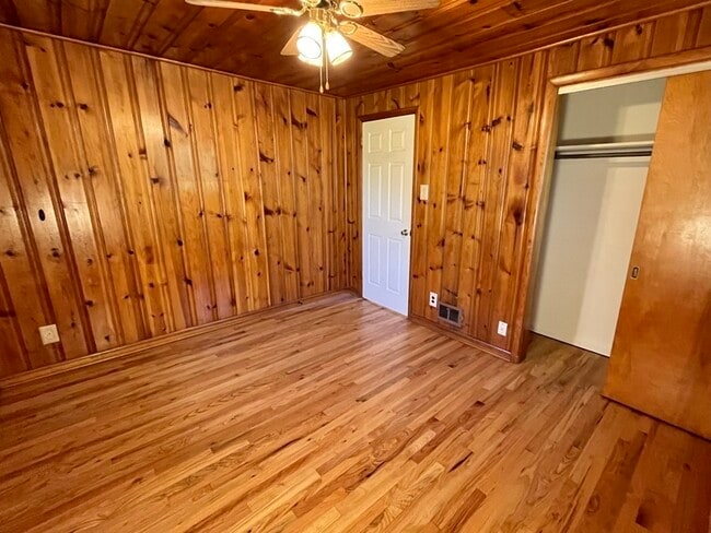 Building Photo - 3375 Fenton St