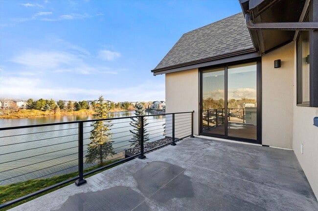 Building Photo - Waterfront End-Unit | 3 Bed | 3 Bath | 2,189 Sq. Ft. | Gated Community | Luxury Lake Living