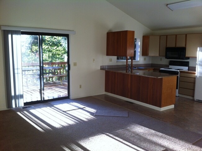 Building Photo - 3 Bedroom Home In East Bremerton