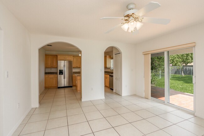 Building Photo - 4145 SW 84th Ct