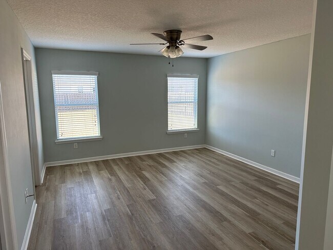 Building Photo - Spacious 4-Bedroom Home with Fantastic Ame...