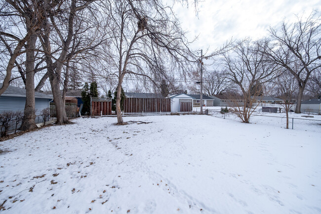 Building Photo - 5924 Idaho Ave N