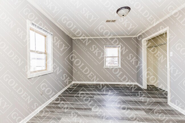 Building Photo - 115 E Willard St