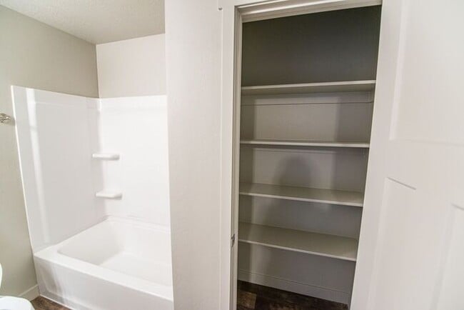 Building Photo - The Overlook in Herriman - Gorgeous Townhome