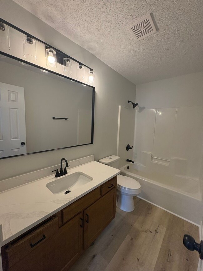 Building Photo - 3bed 2bath HOUSE $1,575.00/mo! ?