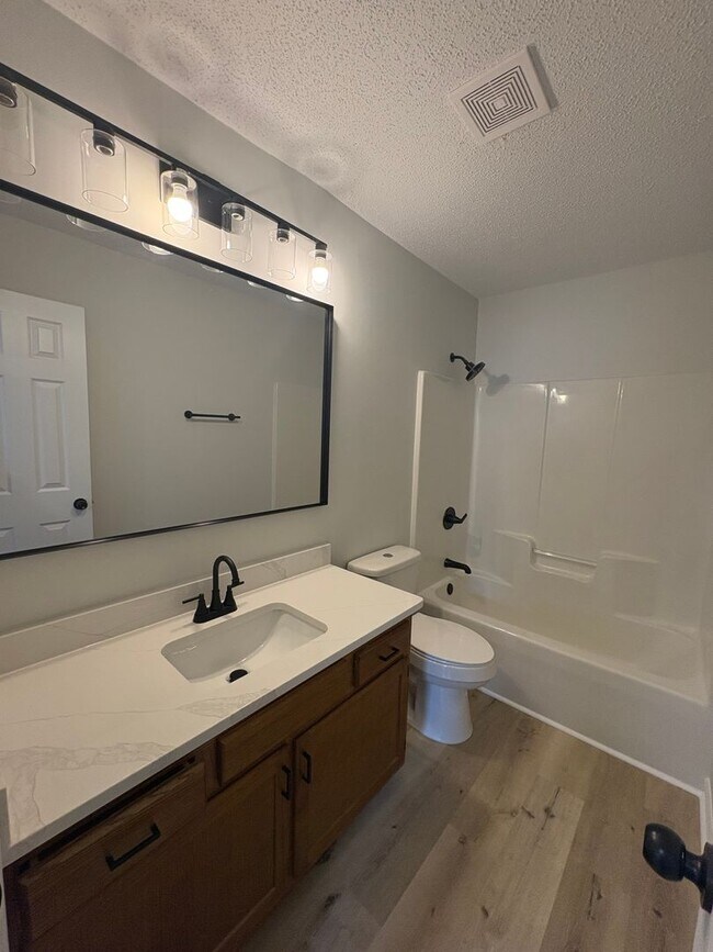 Building Photo - Modern Comfort Meets Peaceful Living – Onl...