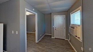 Building Photo - 808 W Cypress Ave