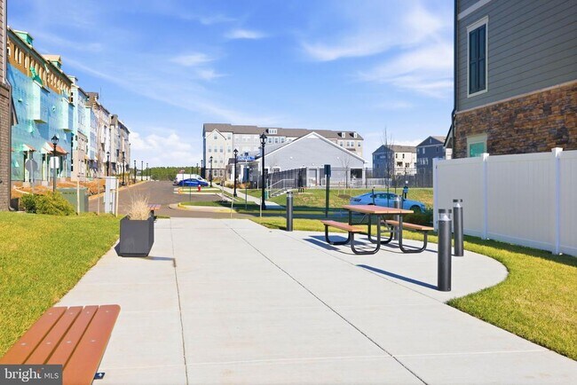 Building Photo - 1017 Venifena Terrace SE