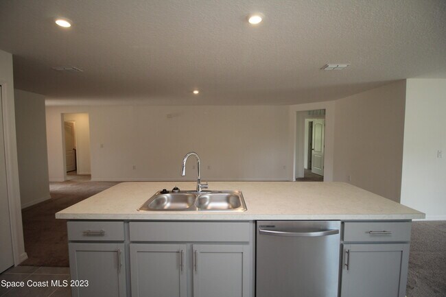 Building Photo - 147 Franzing St