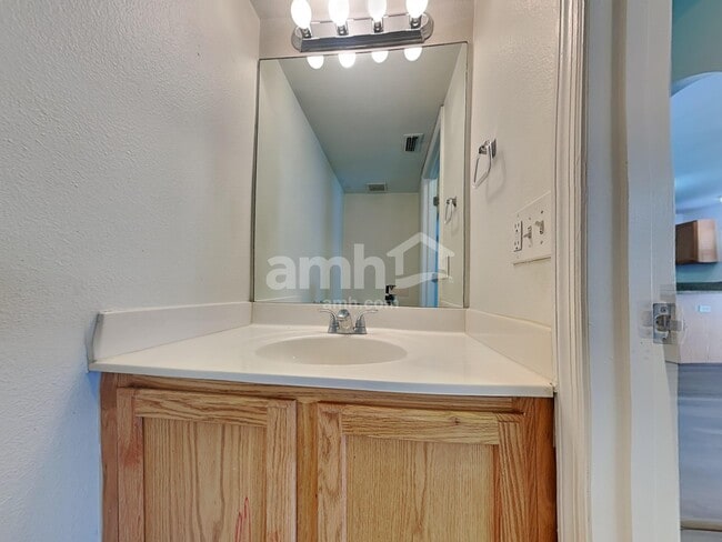 Building Photo - 4618 Newbourne Way