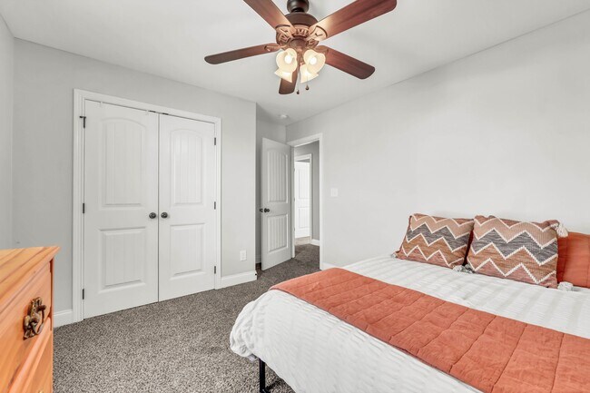 Building Photo - 505 Sourwood Dr