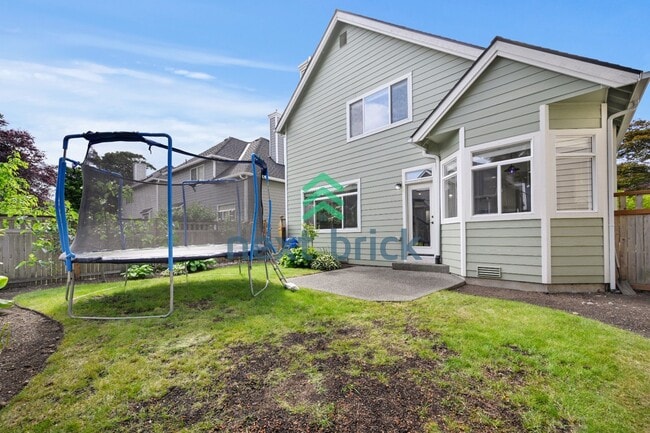 Building Photo - "Charming Sammamish Retreat: 3-Bedroom Home with 2.5 Baths & 1,710 Sq Ft of Comfort"