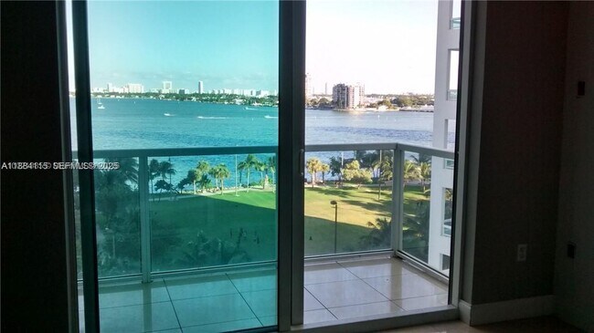 Building Photo - 1900 N Bayshore Dr