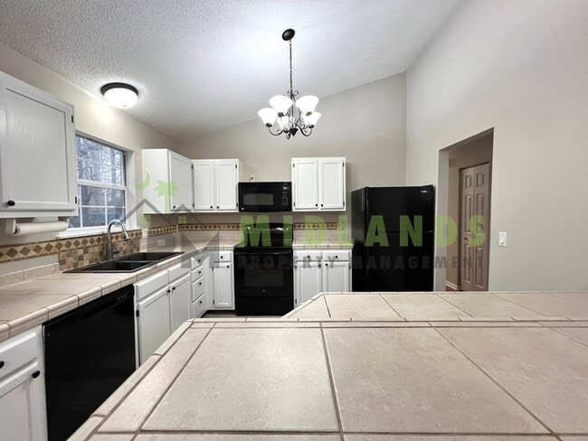 Building Photo - 844 Bentley Dr