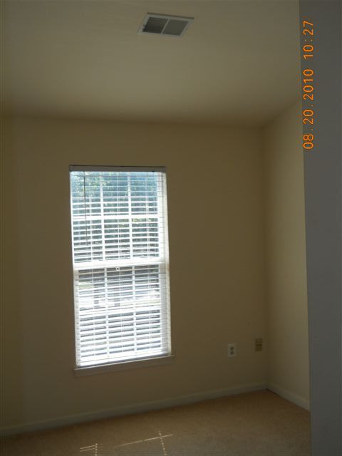 Building Photo - Walden Golf Course - Crofton Townhome - Av...