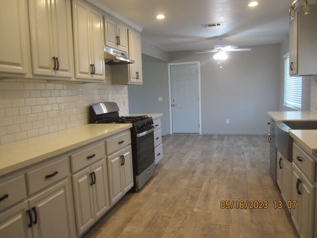 Building Photo - 4 br, 2 bath House - 1510 HIGHRIDGE