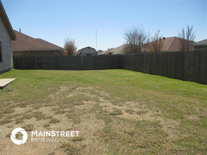 Building Photo - 811 Parkside Dr