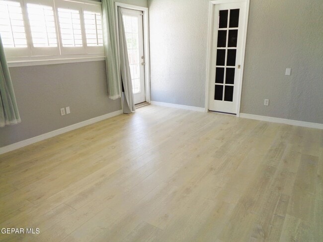 Building Photo - 2120 Greenlee Dr
