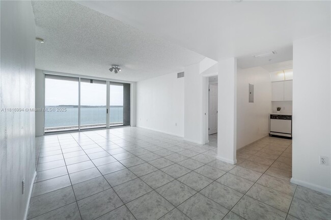 Building Photo - 800 Claughton Island Dr