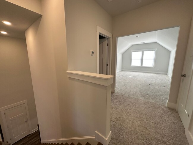 Building Photo - 521 Robinwood Pl