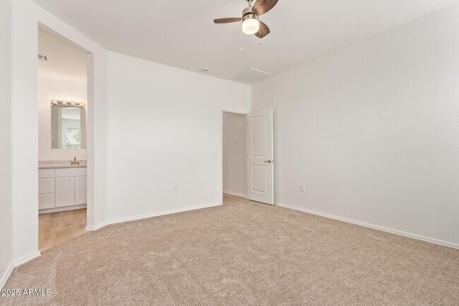 Building Photo - 1737 W Pinkley Ave