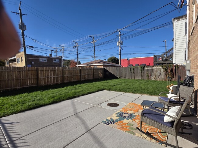 Building Photo - 1621 E 74th Pl