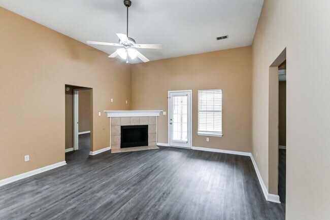 Building Photo - 1319 Farwoods Dr