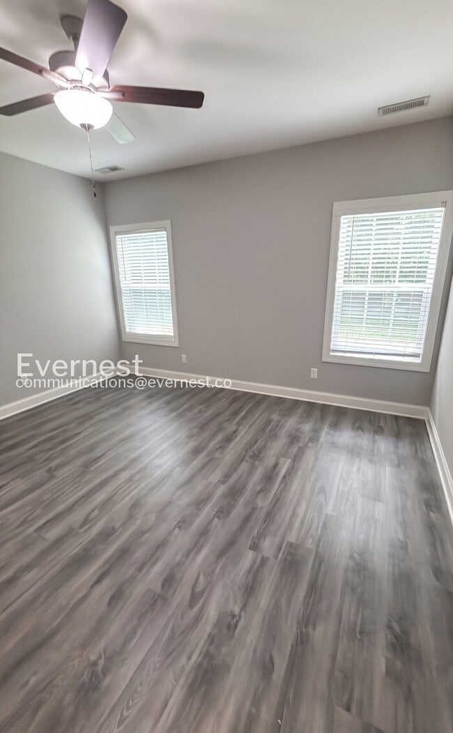 Building Photo - PROMO: 50% off the first month's rent! Adorable 3-Bedroom Home Near Downtown Chattanooga with 2-c...