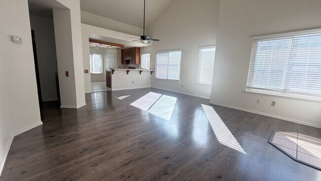 Building Photo - Charming 2 bed 2 bath